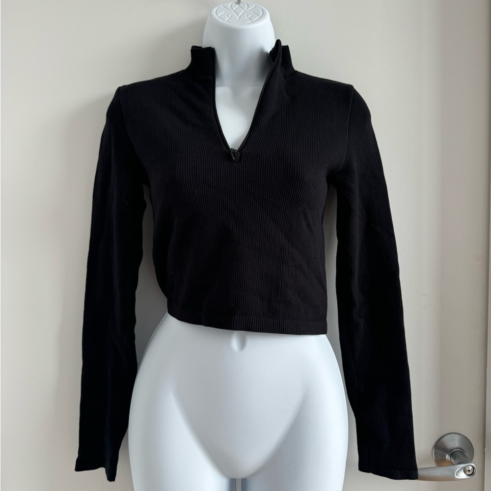 Black Women's Ribbed Zip-Up Crop Top